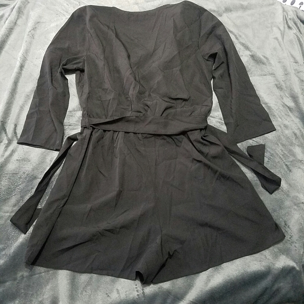 3 ROMPERS - Picture 3 of 9